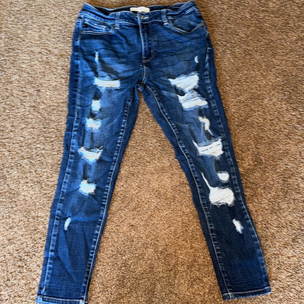 KanCan Curvy Capris